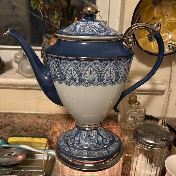 Bombay Company Chinoiserie "ARABESQUE" 12-inch Tall Coffee Pot & Lid Blue/White - Picture 2 of 7